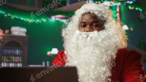 Preview: Black Santa discussing with parents around the world on online conference