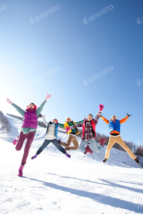 Preview: Happy young Chinese in ski resort