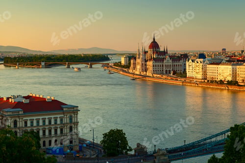Preview: Amazing sunset view in the city of Budapest, Hungary