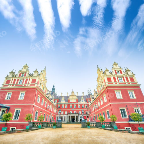 Preview: Captivating autumn landscape with Muskau castle.