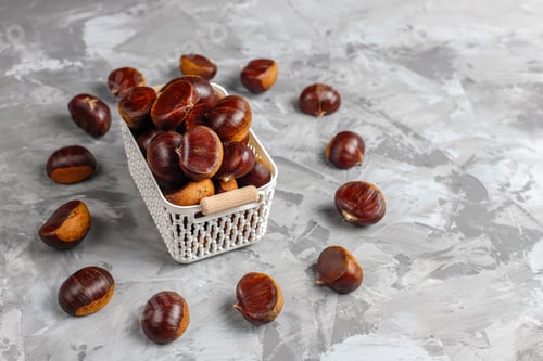 Preview: Fresh organic chestnuts.