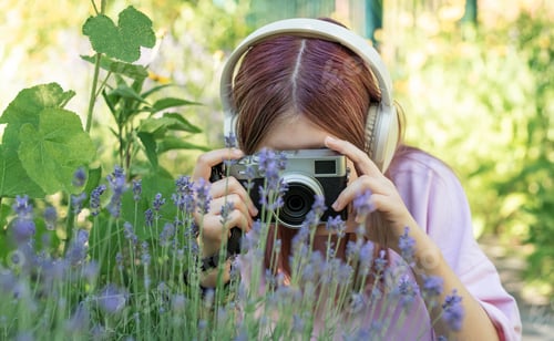 Preview: Young photographer capturing nature with headphones