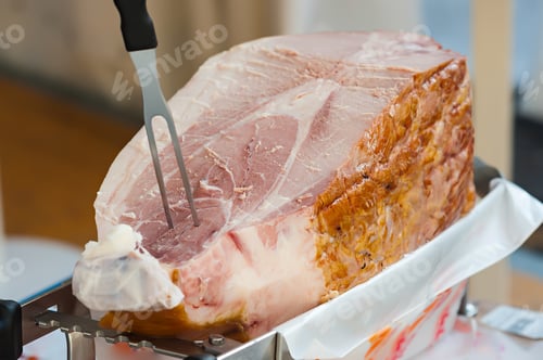 Preview: Italian cooked ham ready to be sliced.