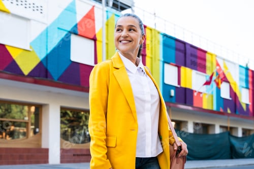 Preview: Senior businesswoman wearing business casual attire in the city