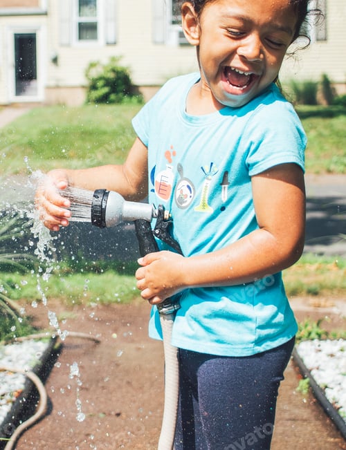 Preview: A child spraying herself with the hose