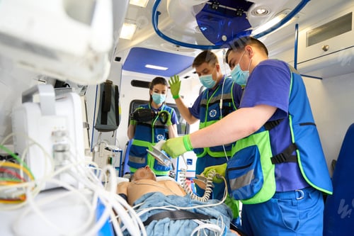 Preview: Ambulance crew resuscitates a patient in an ambulance