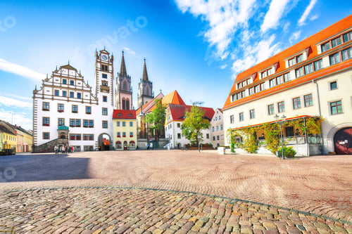 Preview: Splendid autumn cityscape of Oschatz central square with Stadtverwaltung and St. Aegidien church