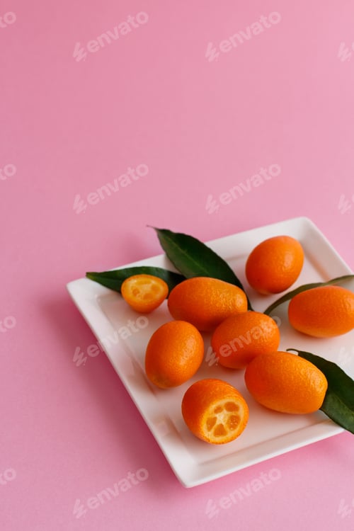 Preview: Kumquat fruits on a pink background