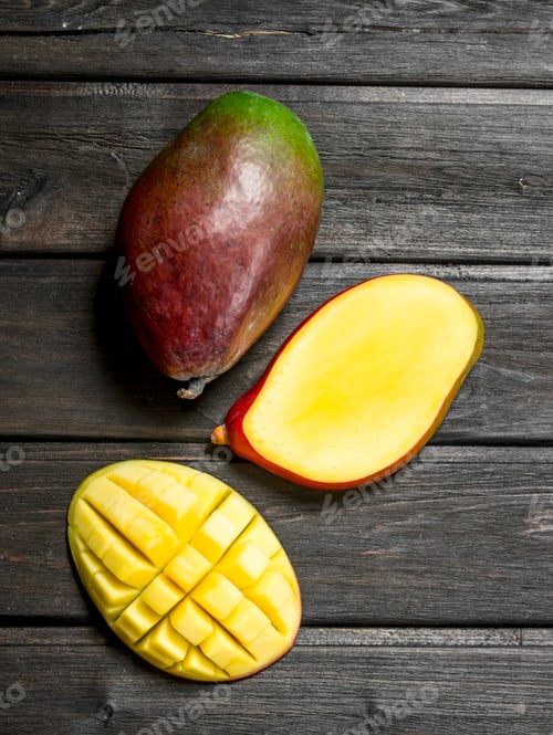 Preview: Pieces of fragrant mango.