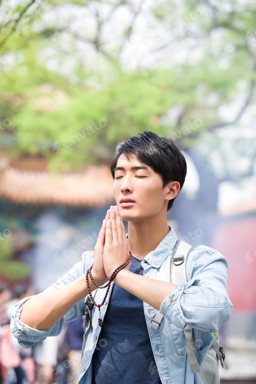 Preview: Young man praying in the Lama Temple