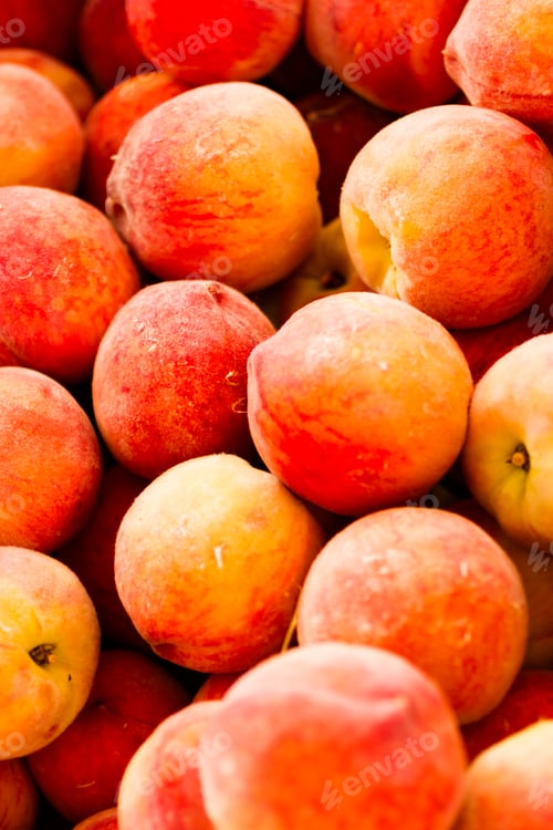 Preview: Close-up of fresh, ripe peaches in abundance