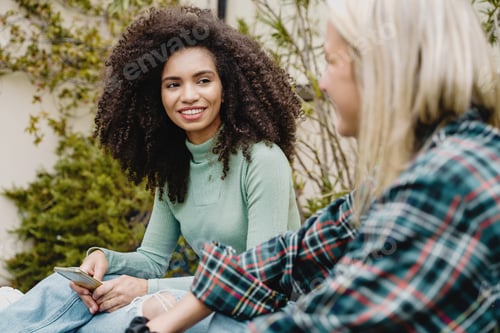 Preview: Friendly Chat in the Garden - female friends chatting outdoors