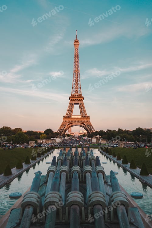 Preview: Vertical shot of Eiffel Tower from Trocadero Gardens Paris France