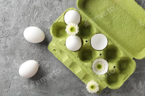 Preview: Chicken eggs in a green cardboard package with flowers.