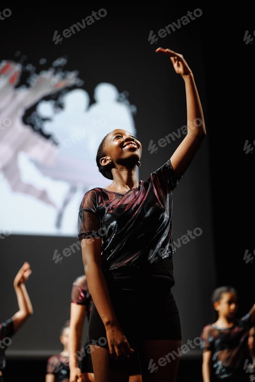 Preview: Girl dancing
