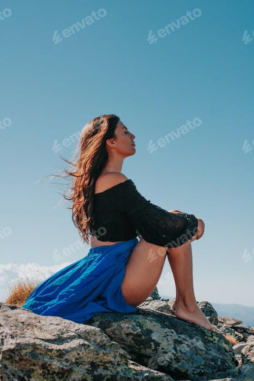 Preview: Outdoor photo of a beautiful woman