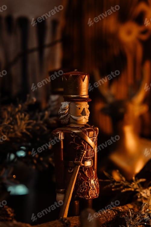 Preview: Nutcracker with glare of a candle