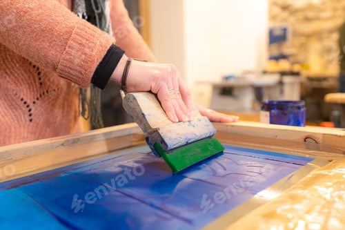 Preview: Artist and printmaker working a printing press