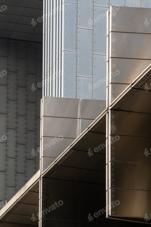 Vista previa: Primer plano de un edificio de oficinas en la ciudad