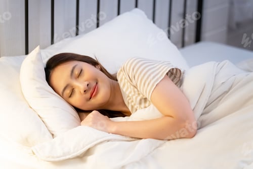 Preview: Sleeping young woman, healthy daytime sleep, on pillow with closed eyes