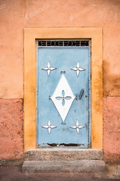 Preview: Colorful vibrant door in Medina,Morocco