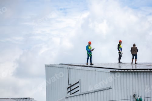 Preview: Solar roof cleaning, Professional technicians were washing and the surface of the solar panels