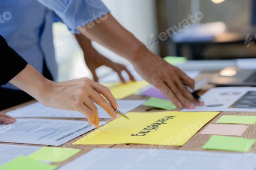 Preview: The meeting room for startup companies, the marketing department has a meeting to plan marketing.