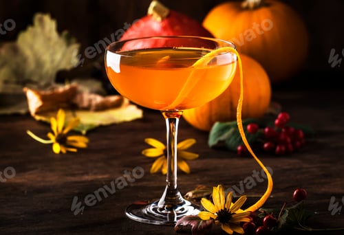 Preview: Satans whiskers, halloween cocktail with gin, vermouth, orange juice and liquor