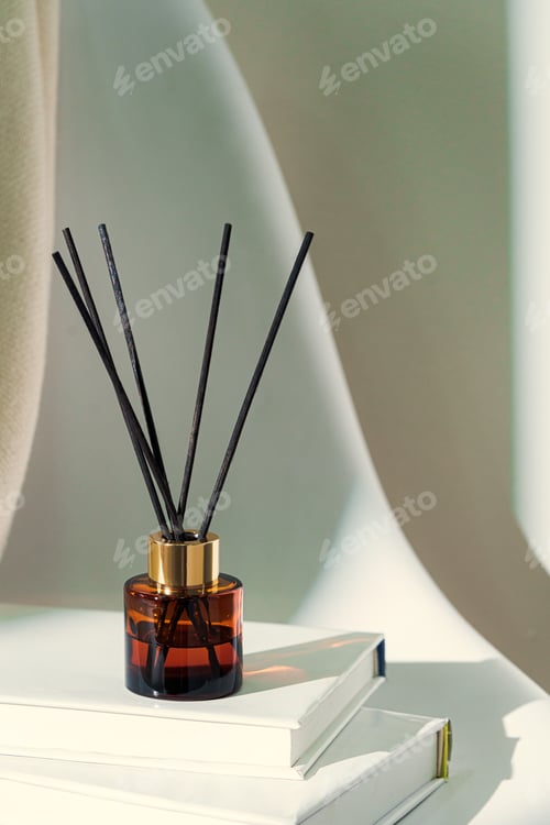 Preview: Liquid home perfume in glass diffuser with sticks on chair