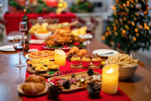 Preview: Diner decoration gift box in background on festive christmas tree