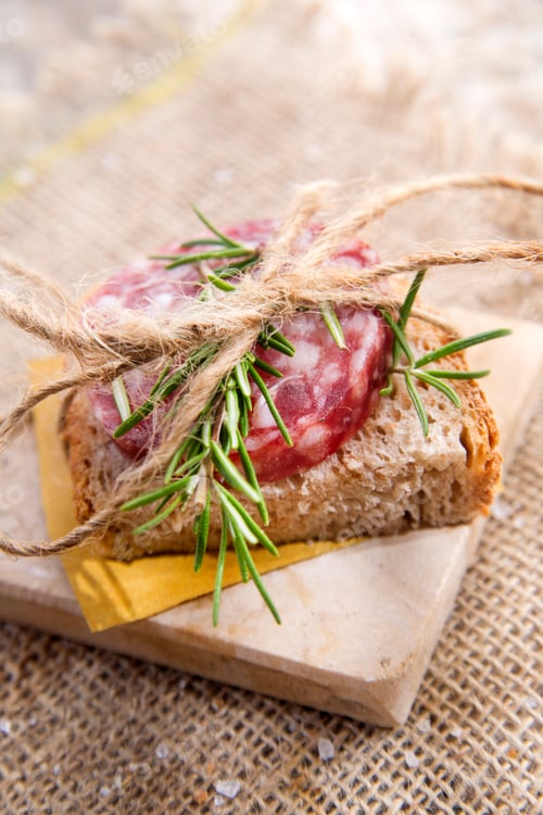 Vorschau: Brot und Salami