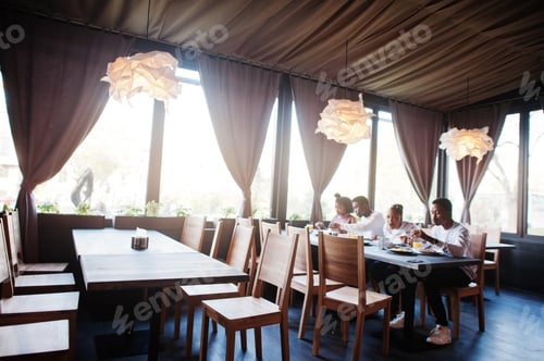 Preview: Africans at restaurant