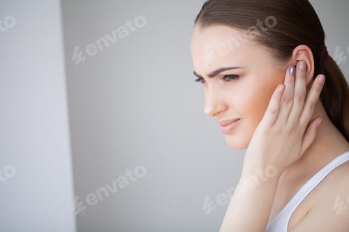 Preview: Health and Head Pain. Beautiful Woman Having Strong Headache, Feeling Pain