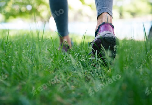 Preview: Footwear on female feet running on green grass