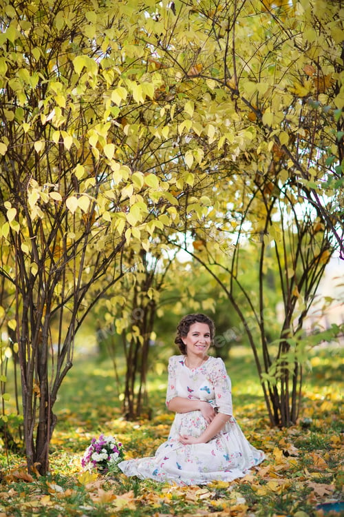 Preview: Pregnant Female In Autumn