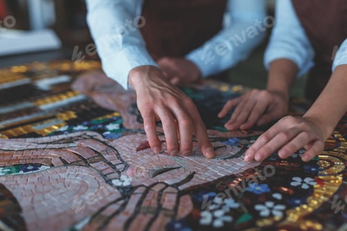 Preview: Human hands at artwork