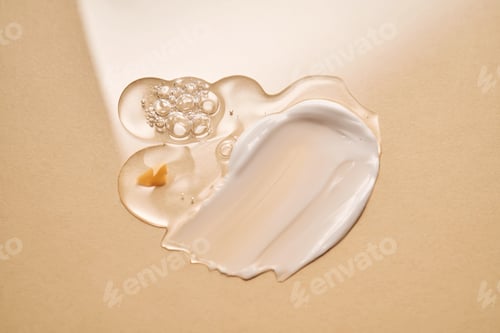 Preview: Gentle Skin Care Cream and Serum Close-Up