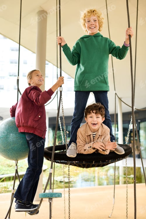 Preview: Joyful childhood moments in the autumn sun at the playground