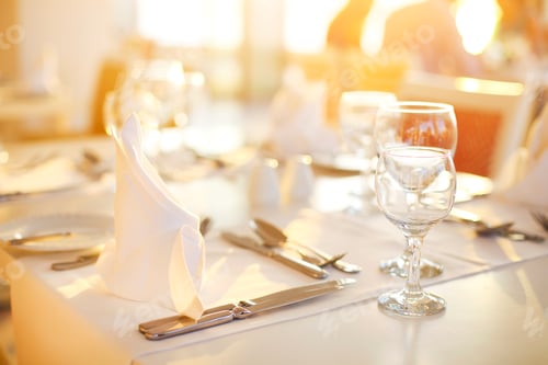 Preview: Glasses and plates on the tables