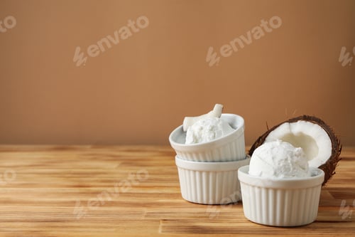 Preview: Summer dessert - ice cream, ice cream with coconut