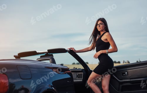 Preview: young woman in a photo shoot.