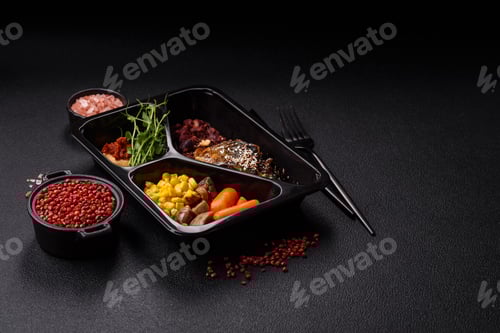 Preview: Grilled mackerel fillet pieces with vegetables, salt and spices