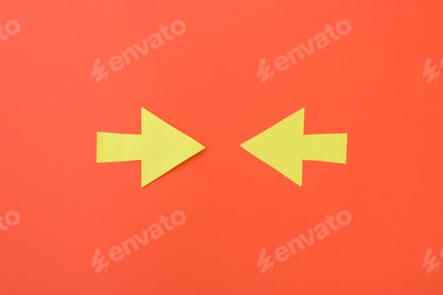 Preview: Two opposite arrows pointing to the center