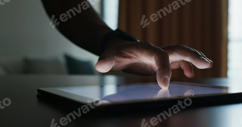 Preview: Woman use of tablet computer at home