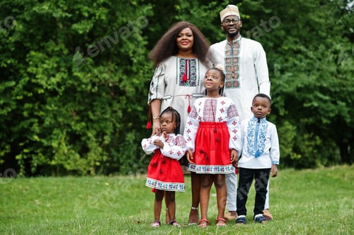 Preview: African family in traditional clothes