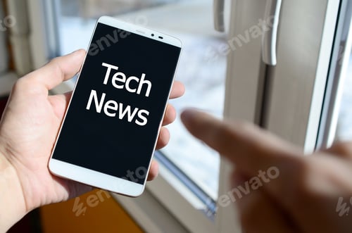 Preview: A person sees a white inscription on a black smartphone display that holds in his hand. Tech news