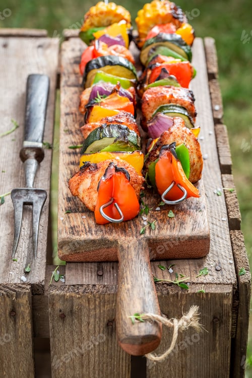 Preview: Homemade and delicious grilled skewers made of vegetables and meat.