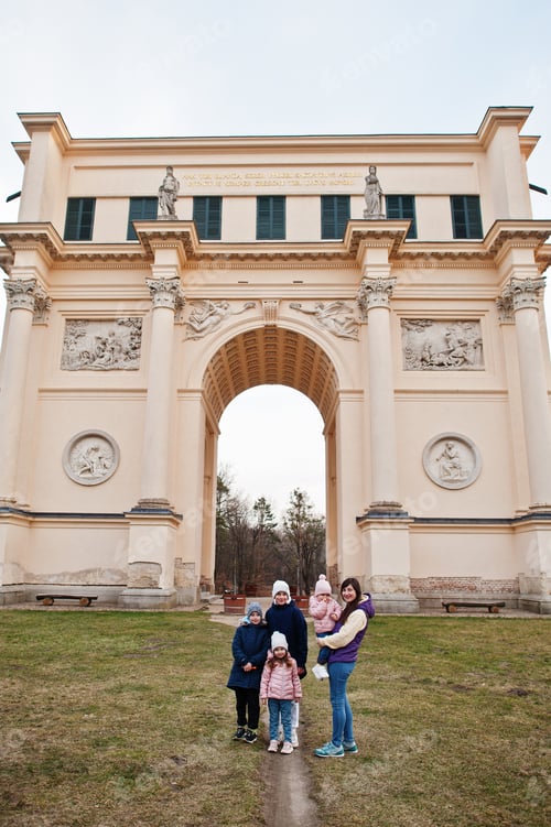 Preview: Mother with four kids at Rendez Vous, also called the Diana Temple, Czech Republic.