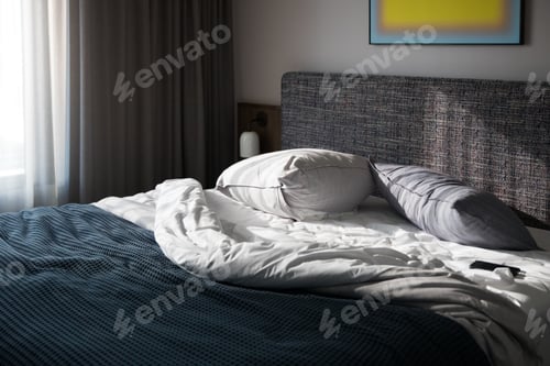 Preview: Messy bed