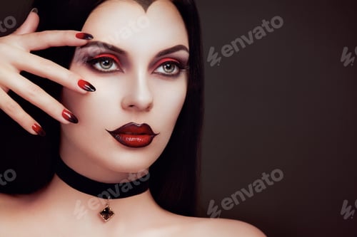 Preview: Halloween vampire woman portrait